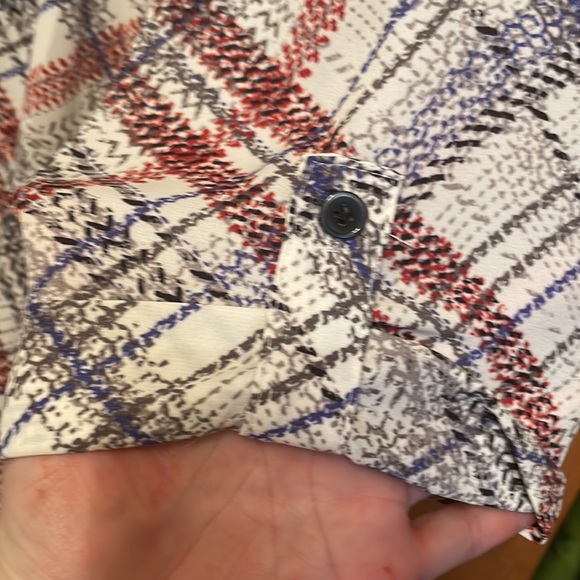 Beautiful addition to any wardrobe! Red and blue accent blouse. Lightweight - Picture 3 of 4